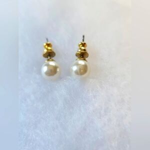 Elegant Gold and Pearl Drop Earrings